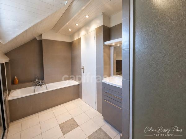 Maison à vendre 7 pièces 161 M2 PONT SUR YONNE (89), Terrain 1974 M2, 4 Chambres, Piscine avec abri 10 M X 5 m