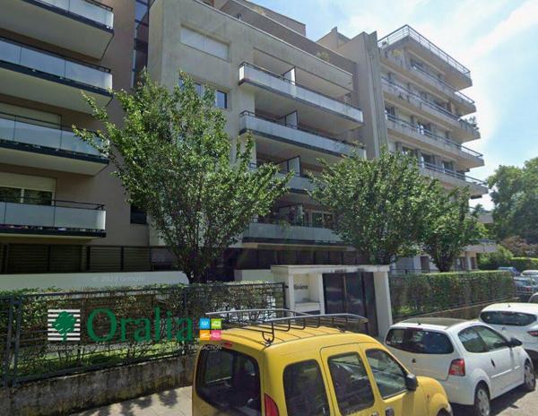 Parking · Location Grenoble (38000)