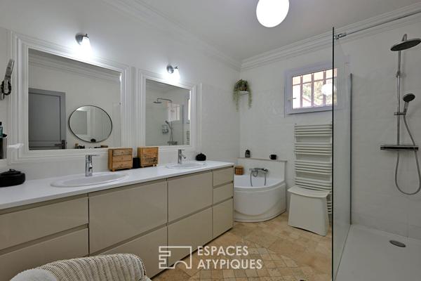 Villa de caractère avec studio indépendant, jardin et piscine