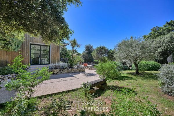 Villa de caractère avec studio indépendant, jardin et piscine