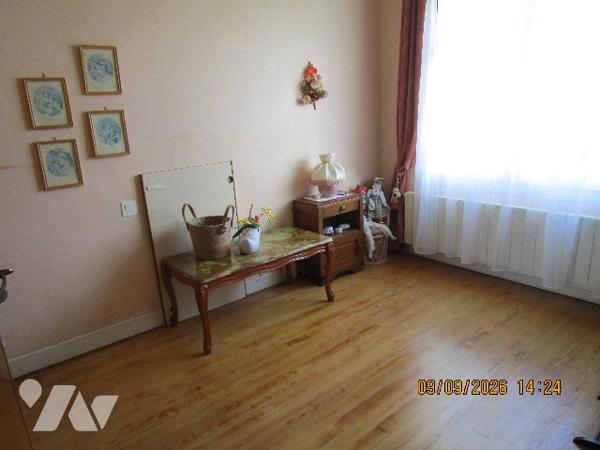 Maison située proche du centre ville, en bon état d'entretien, composée de 6 pièces sur 6a 50 ca env