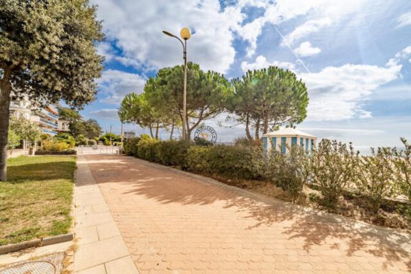 PLAGE BENOIT – GRANDS HÔTELS APPARTEMENT D’EXCEPTION VUE MER