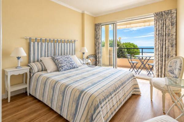 PLAGE BENOIT – GRANDS HÔTELS APPARTEMENT D’EXCEPTION VUE MER