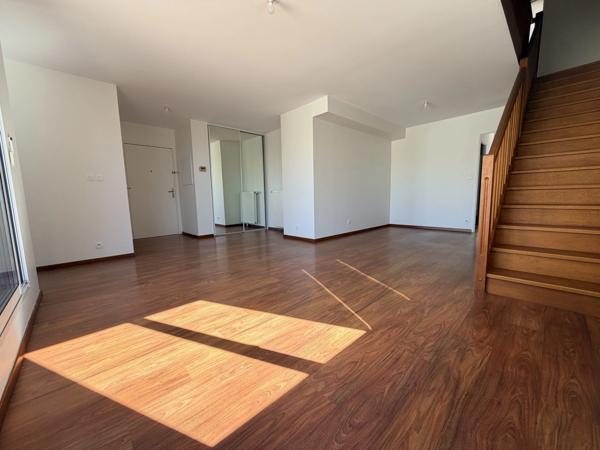 RARE DIJON SUPERBE APPARTEMENT T4 EN DUPLEX AU DERNIER ETAGE AVEC 3 TERRASSES