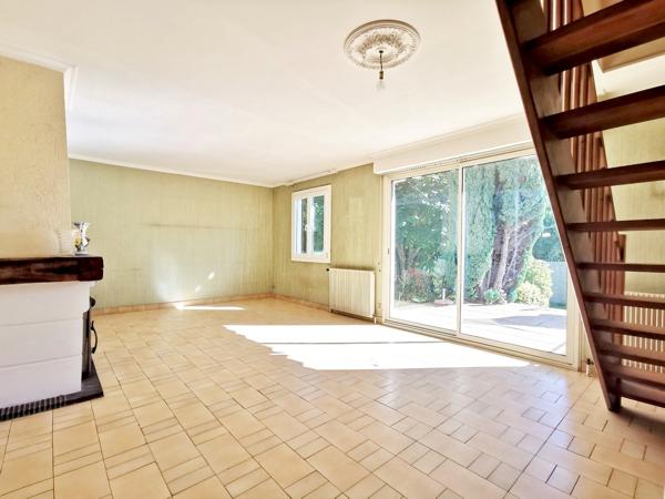 Magny-les-Hameaux (78114) Maison 6P indépendante sur 494 m² de terrain arboré