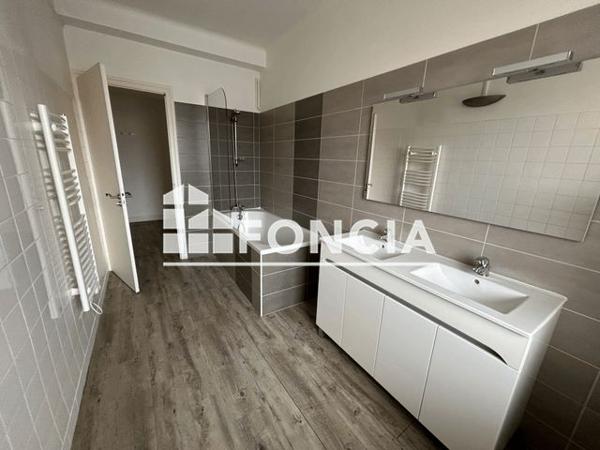 Location Appartement 3 pièces 86.8 m² - 9 RUE MALESHERBES La Roche Sur Yon 85000