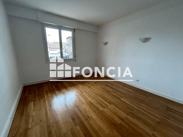 Location Appartement 3 pièces 86.8 m² - 9 RUE MALESHERBES La Roche Sur Yon 85000