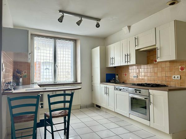 Maison de ville avec dépendance et jardin Mézin