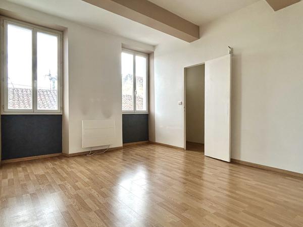 Maison de ville avec dépendance et jardin Mézin