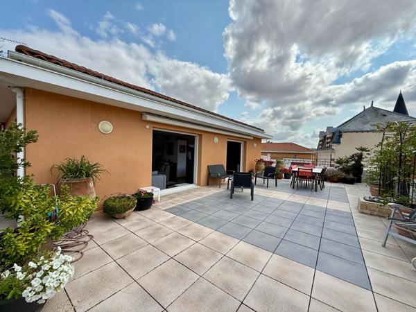 LA ROCHE SUR YON CENTRE - APPARTEMENT DE PRESTIQUE AVEC TERRASSE A VENDRE EXCLUSIVITE AMANDA