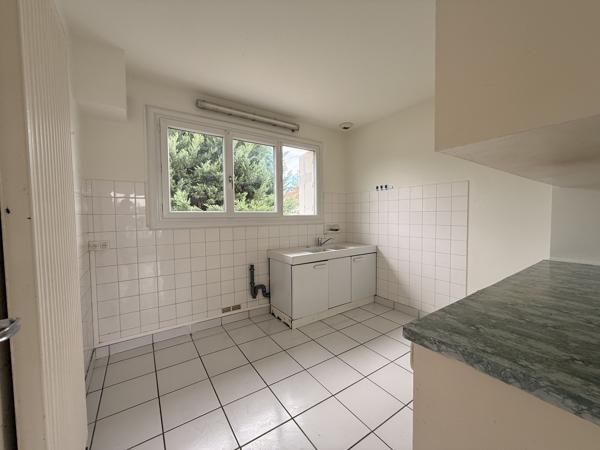 MAISON SUR SOUS-SOL AVEC JARDIN