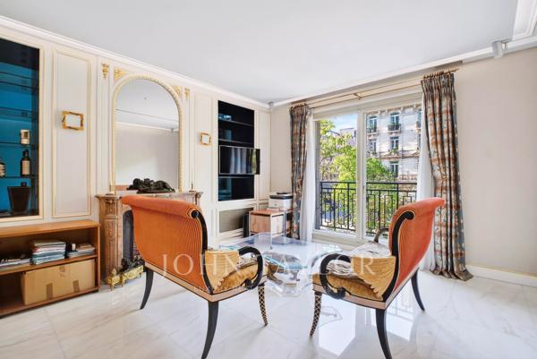 Montaigne - Triangle d'Or | Grand pied à terre parisien