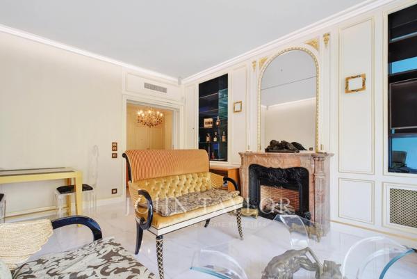 Montaigne - Triangle d'Or | Grand pied à terre parisien