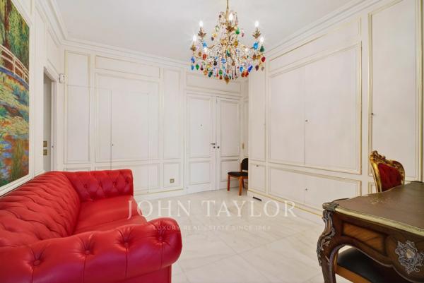 Montaigne - Triangle d'Or | Grand pied à terre parisien