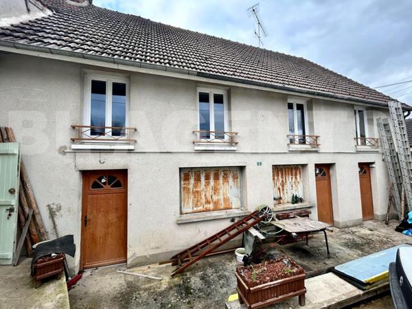 IMMEUBLE DE 362M² COMPRENANT : un F5 avec garage, deux F2, un F3, un F2 A RENOVER.