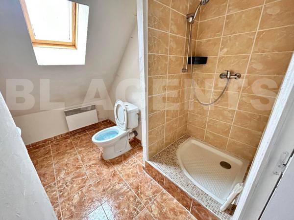 IMMEUBLE DE 362M² COMPRENANT : un F5 avec garage, deux F2, un F3, un F2 A RENOVER.