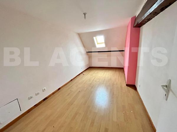 IMMEUBLE DE 362M² COMPRENANT : un F5 avec garage, deux F2, un F3, un F2 A RENOVER.