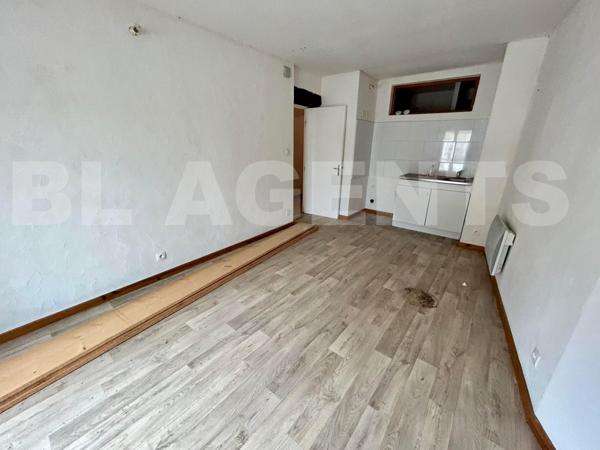 IMMEUBLE DE 362M² COMPRENANT : un F5 avec garage, deux F2, un F3, un F2 A RENOVER.