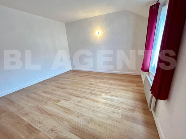 IMMEUBLE DE 362M² COMPRENANT : un F5 avec garage, deux F2, un F3, un F2 A RENOVER.