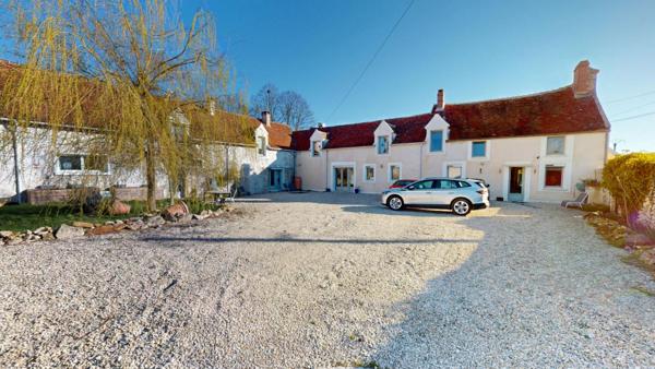 Propriété de charme aux volumes rares totalisant 570 m2 prix 579 000