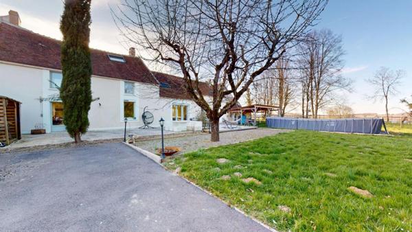 Propriété de charme aux volumes rares totalisant 570 m2 prix 579 000