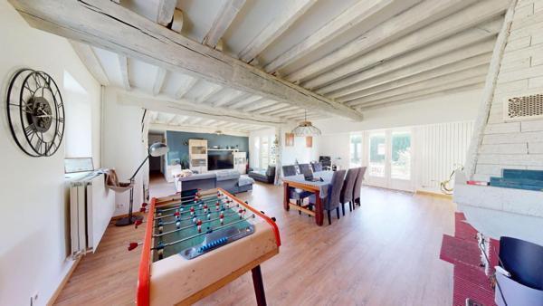 Propriété de charme aux volumes rares totalisant 570 m2 prix 579 000