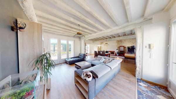 Propriété de charme aux volumes rares totalisant 570 m2 prix 579 000