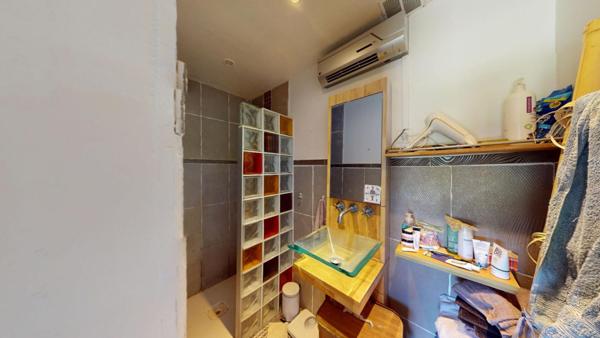 Propriété de charme aux volumes rares totalisant 570 m2 prix 579 000