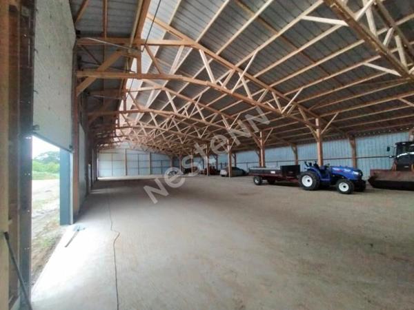 A louer entrepôt de 200m² sur Questembert avec porte sectionnelle