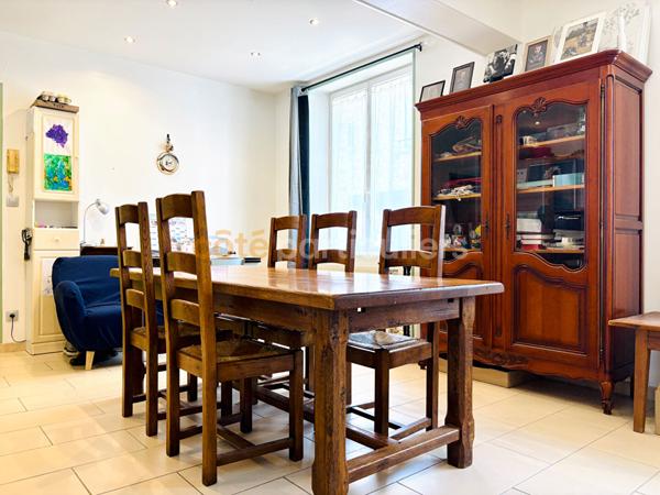 Vente
                Appartement53 m² - 3 Pièces -
                    MONTEBOURG (50310)