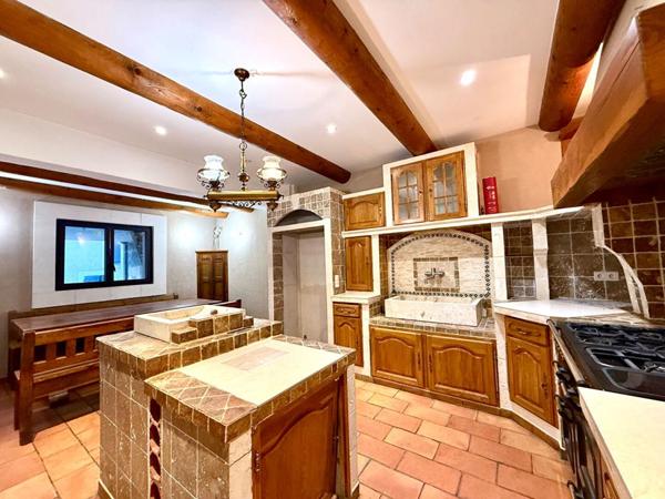 Maison de village avec cour - Eyragues