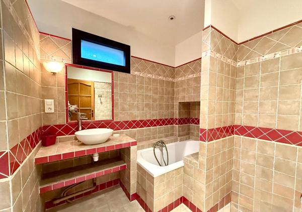 Maison de village avec cour - Eyragues