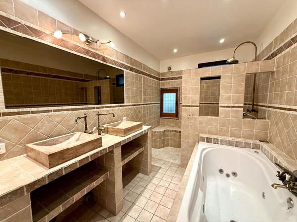 Maison de village avec cour - Eyragues