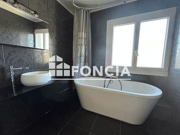 Location Appartement 4 pièces 68 m² - 241 CHEMIN DE LA CALADE Toulon 83000