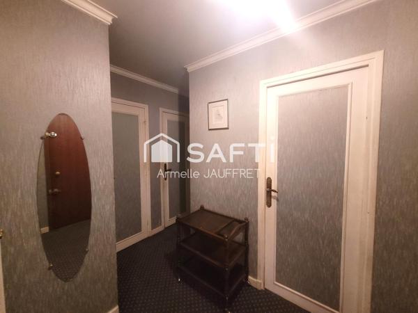 T2 cellier, parking, cave La Fontaine Saint Martin