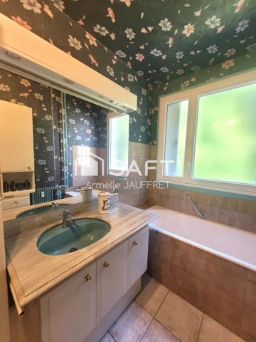 T2 cellier, parking, cave La Fontaine Saint Martin