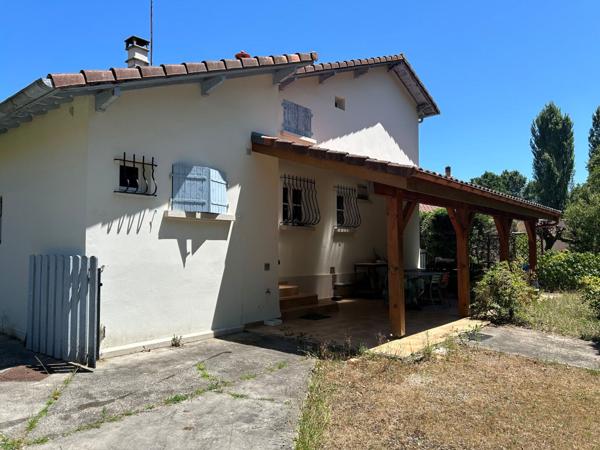 A vendre Maison fort potentiel Mont De Marsan 4 chambres 1 bureau garages terrasse parc arboré
