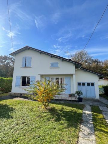 A vendre Maison fort potentiel Mont De Marsan 4 chambres 1 bureau garages terrasse parc arboré