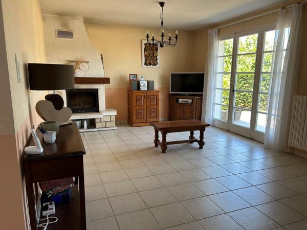 A vendre Maison fort potentiel Mont De Marsan 4 chambres 1 bureau garages terrasse parc arboré