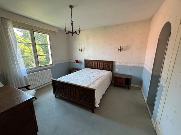 A vendre Maison fort potentiel Mont De Marsan 4 chambres 1 bureau garages terrasse parc arboré