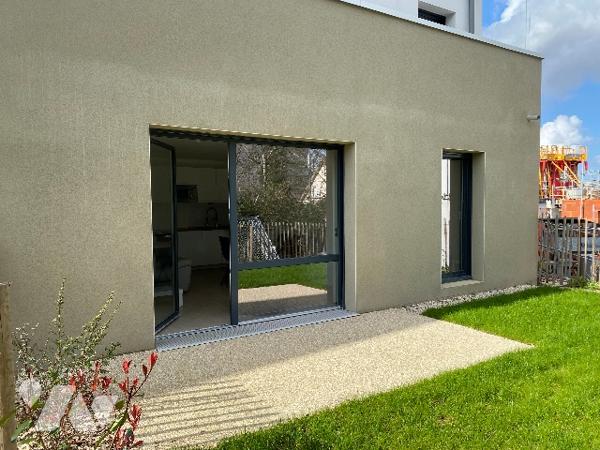 CAEN BOULEVARD DETOLLE APPARTEMENT F 3 AVEC UN PARKING JARDIN AVEC TERRASSE