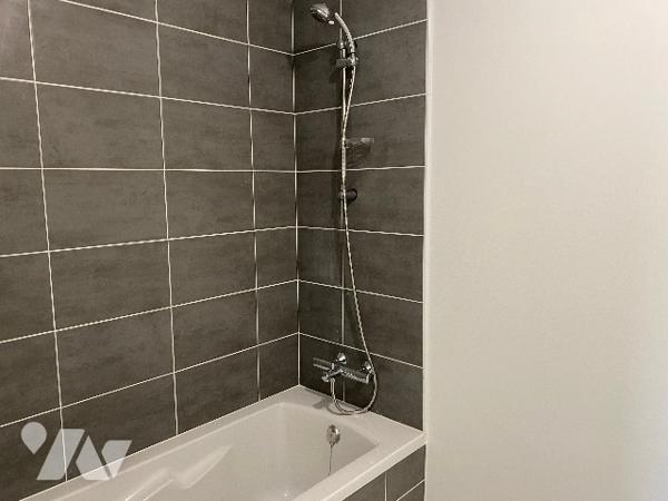 CAEN BOULEVARD DETOLLE APPARTEMENT F 3 AVEC UN PARKING JARDIN AVEC TERRASSE