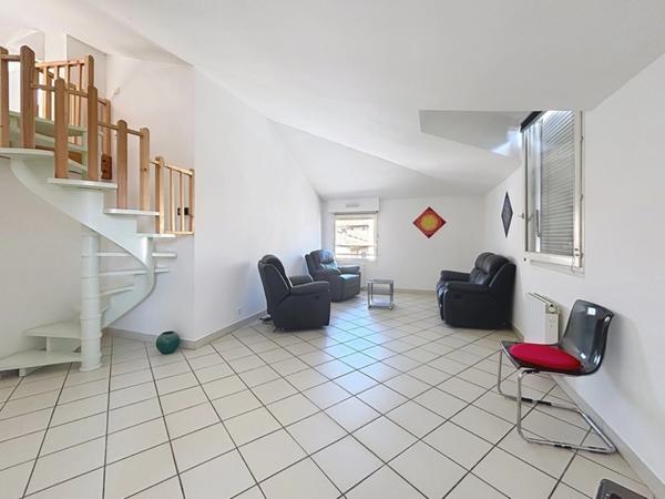 Appartement à vendre 4 pièces  (07) - Superficie 76 m2 loi Carrez - Ascenseur