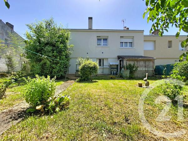Maison à vendre  6 pièces - 106,90 m 2   ROCHEFORT  - 17
