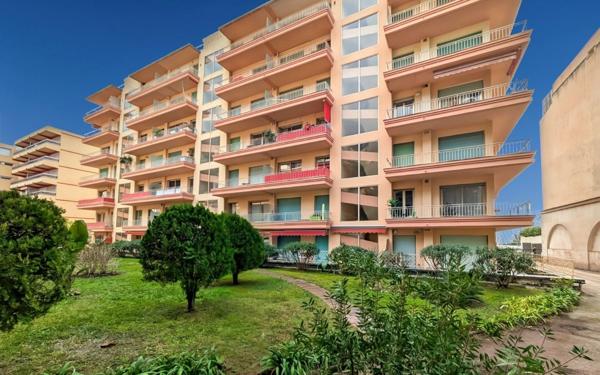 Appartement à vendre    2 pièces • 64 m2 Menton