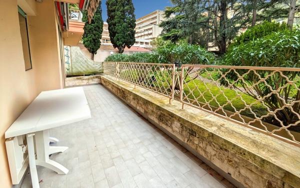 Appartement à vendre    2 pièces • 64 m2 Menton