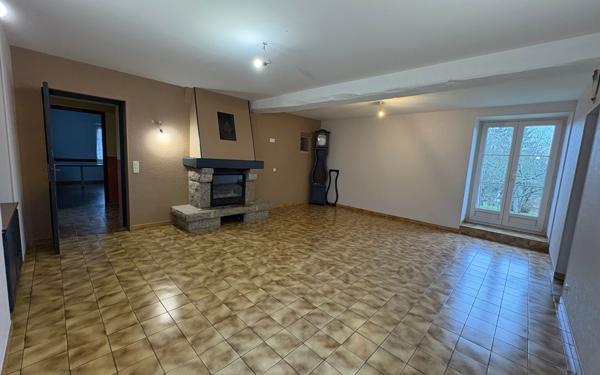 Maison à vendre    4 pièces •  La Ferrière-Béchet