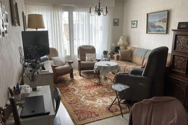 Maison La Rochelle La Genette, gros potentiel, garage.