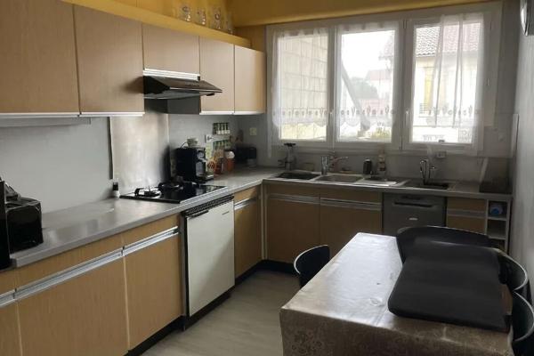 Maison La Rochelle La Genette, gros potentiel, garage.