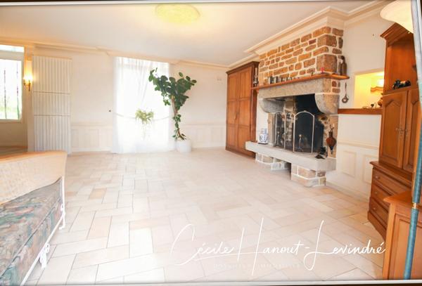 Avranches (50300) AVRANCHES - Proximité immédiate du centre-ville. Propriété en pierre 174 m² - 6 chambres sur sous-sol . Dépen